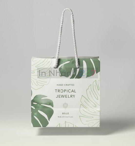 Túi đựng mỹ phẩm với kích thước vừa phải