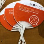 Quạt nhựa ngày hội việc làm